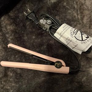 New mini travel hair straightener